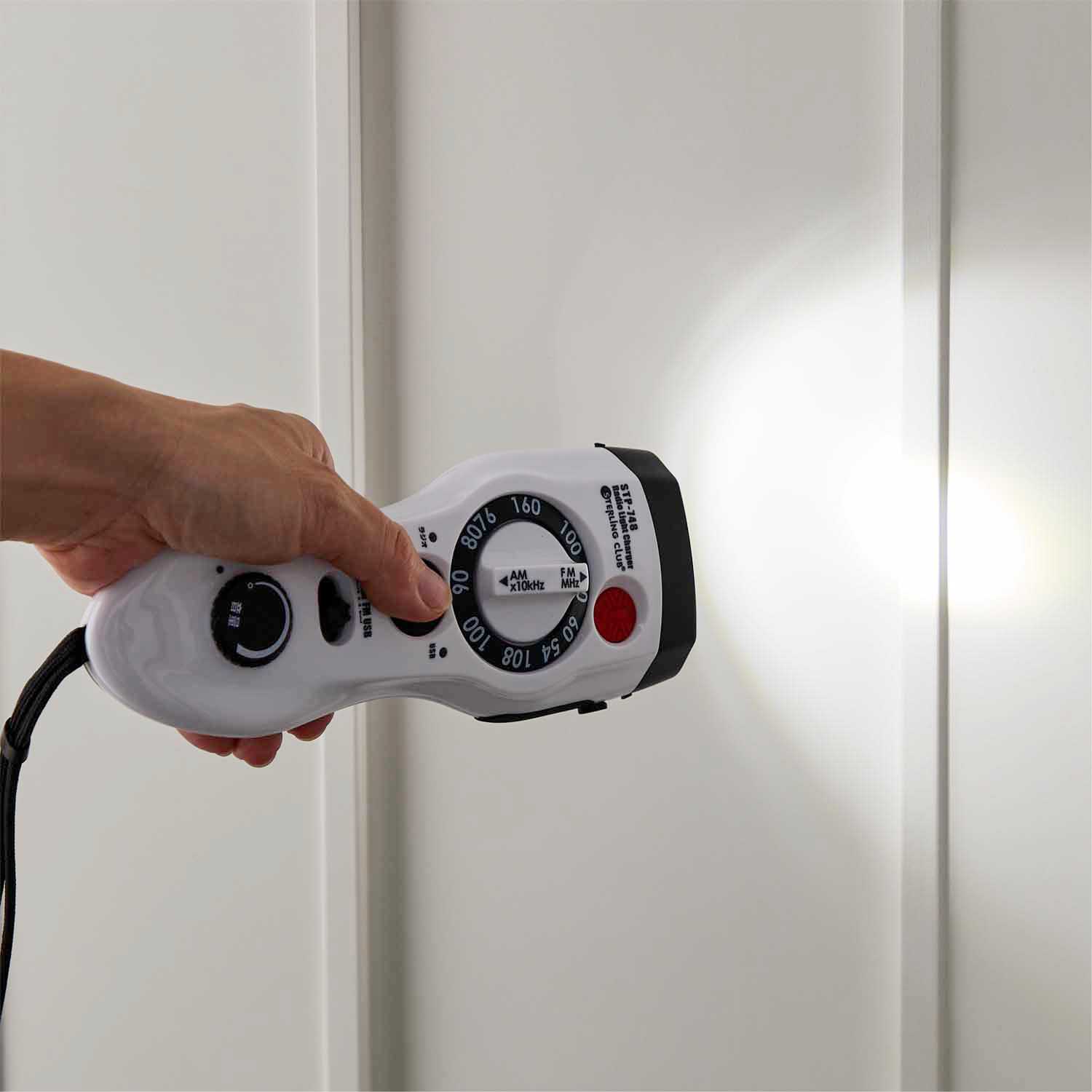 【ベルメゾン】防災セットに入れておくと便利な『明るいラジオライト』