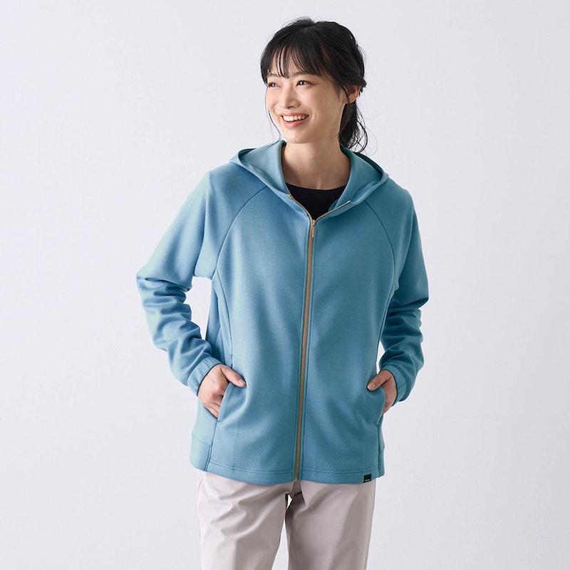 モデル身長164cm／Mサイズ着用