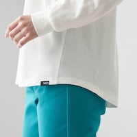 一枚で着てもサマになるラウンド裾