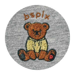 左胸にはサガラ刺繍のクマのワンポイント