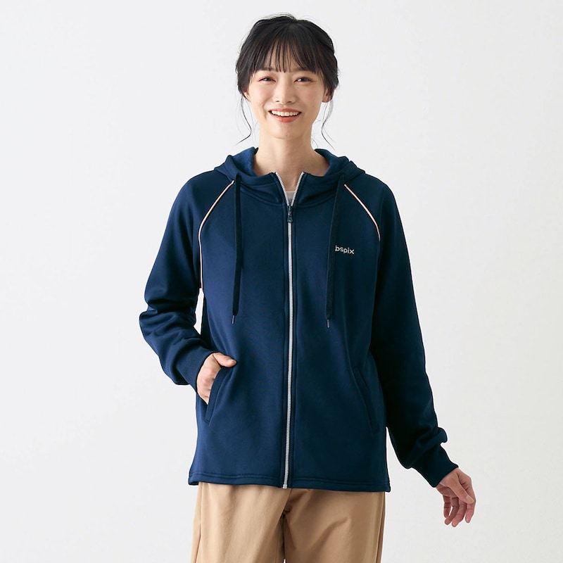 モデル身長164cm／Mサイズ着用