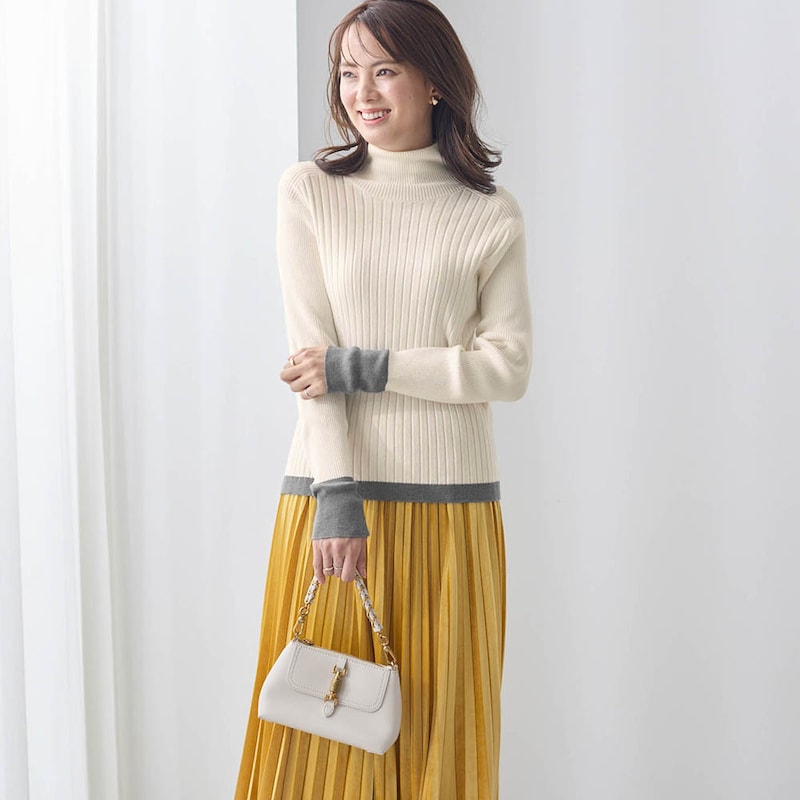 モデル身長167cm／M　オフホワイト着用