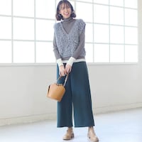 モデル身長169cm／M　グレー着用
