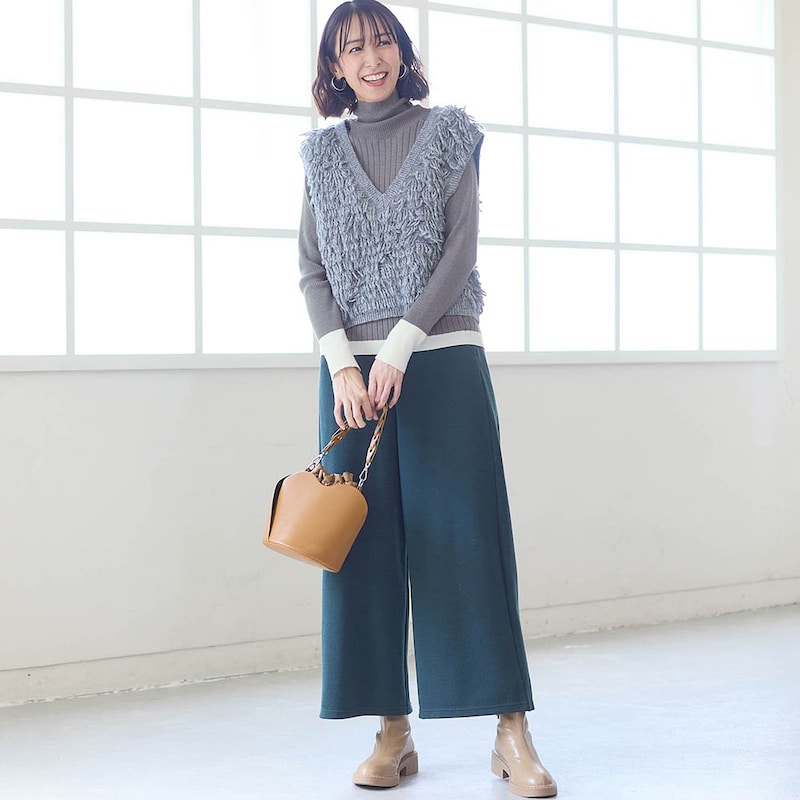 モデル身長169cm／M　グレー着用