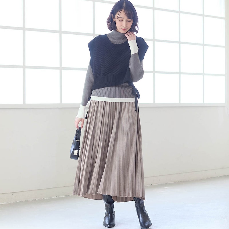 モデル身長169cm／M　グレー着用