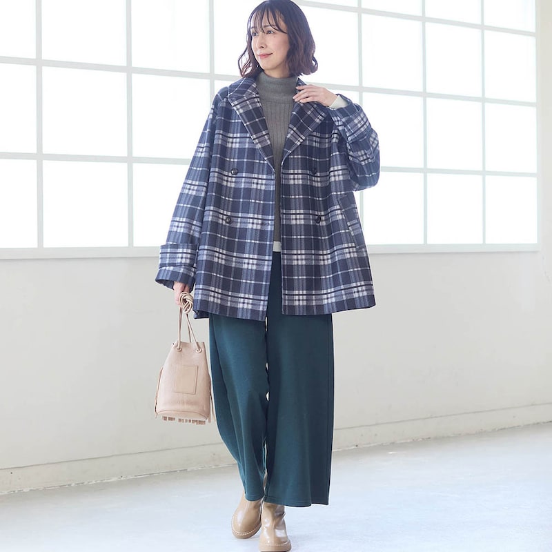 モデル身長169cm／M　グレー着用