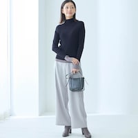 モデル身長172cm／M　ブラック着用