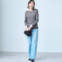 モデル身長169cm／M　グレー着用