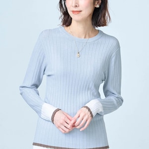 モデル身長169cm／M　アイスブルー着用