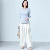 モデル身長169cm／M　アイスブルー着用
