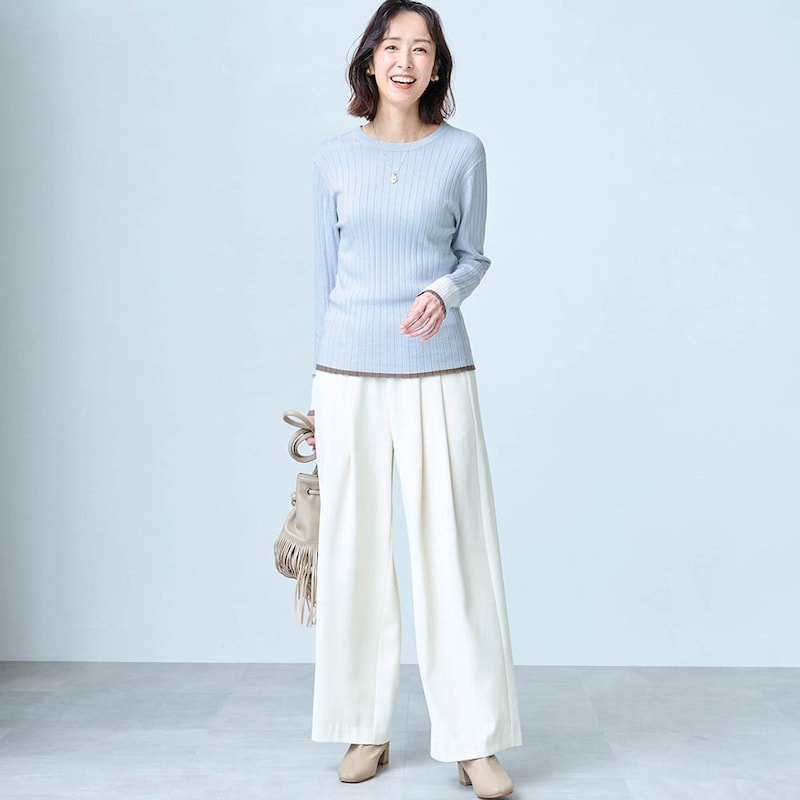 モデル身長169cm／M　アイスブルー着用