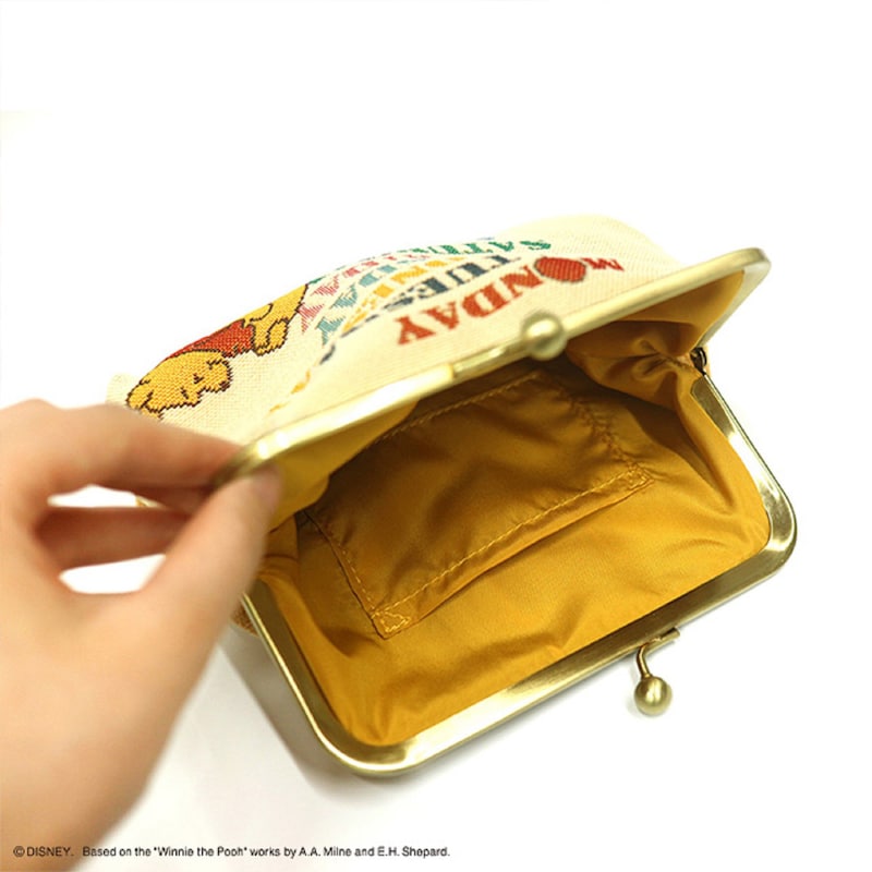 内側にポケット付き