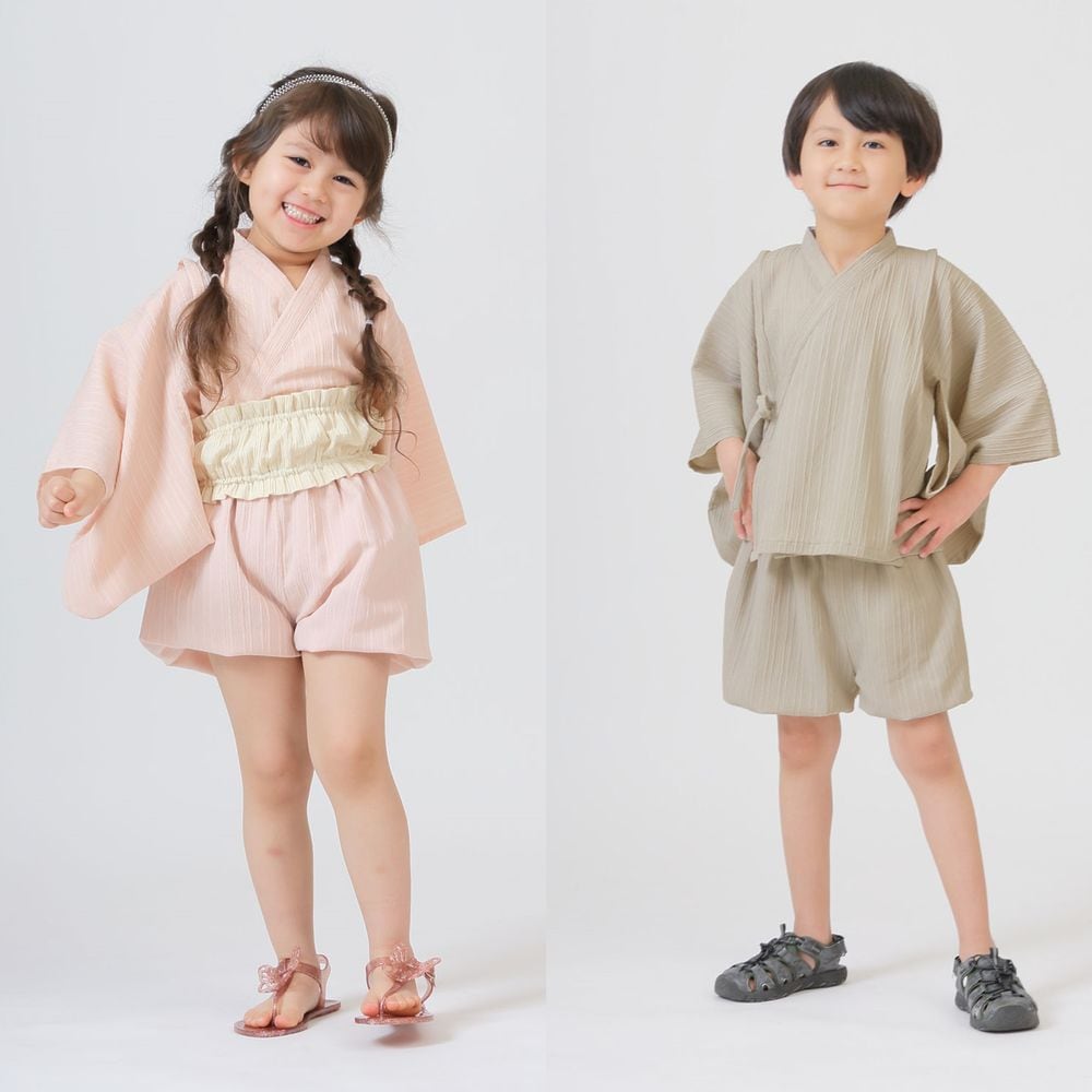 左）ピンク（無地）／103cm・110サイズ、右）ブラウン（無地）／115cm・110サイズ