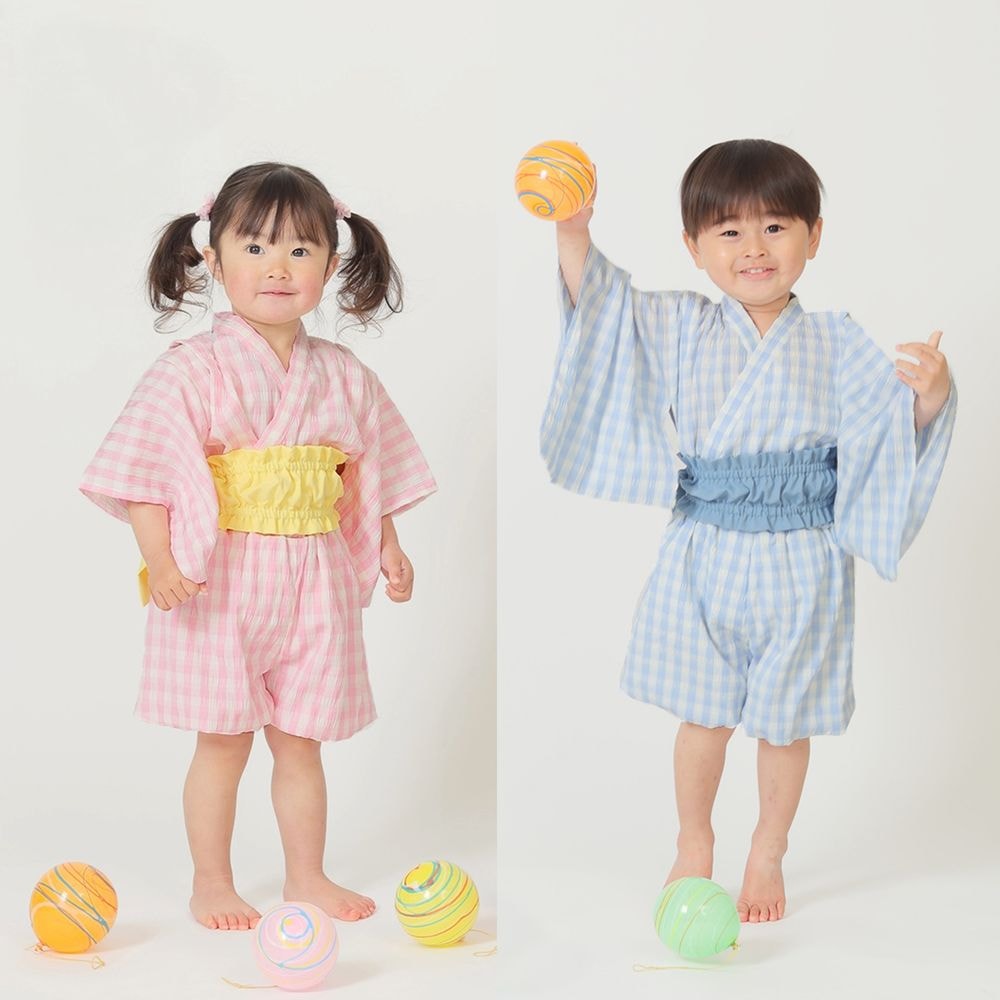 左）ピンクチェック／84cm・80サイズ、右）サックスチェック／97cm・100サイズ