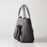 配色の持ち手がアクセントに