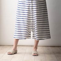 裾のスナップボタンで、パンツ仕様にもなります　※仕様のみの参照