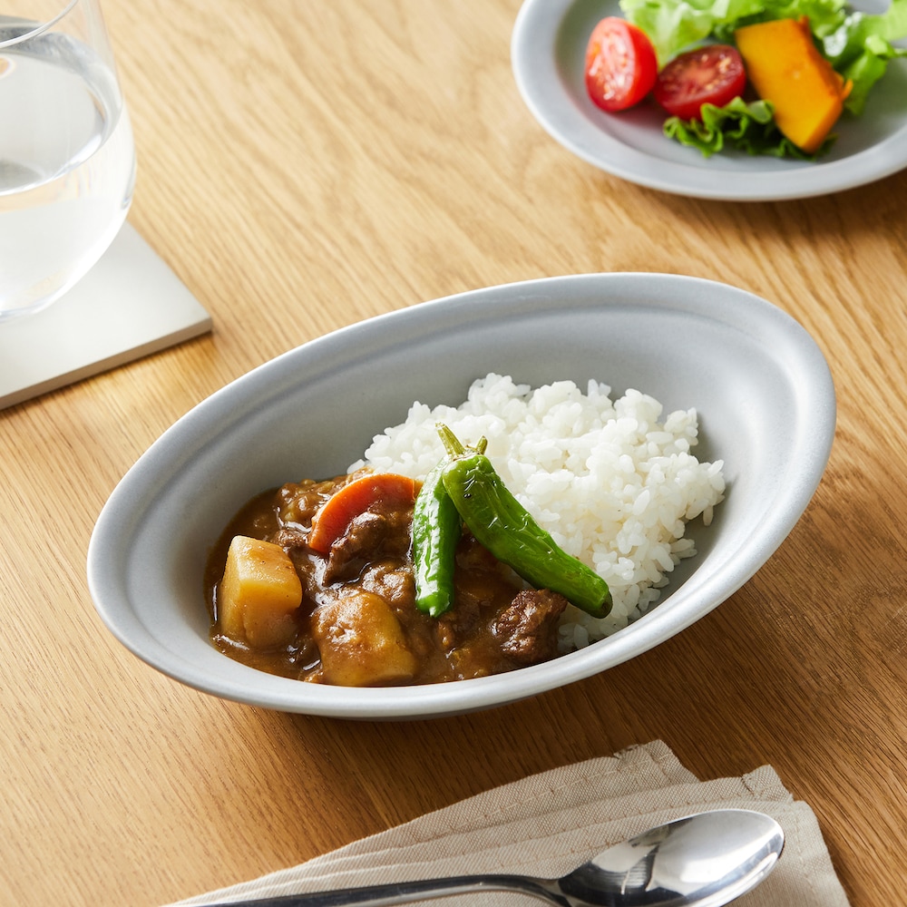 作山窯は、"美味しさを、美しさから"をコンセプトに食器づくりをされている、美濃焼の大人気の窯元です今回は料理に映える色とかたちの"SAKUZAN Saraシリーズから使い