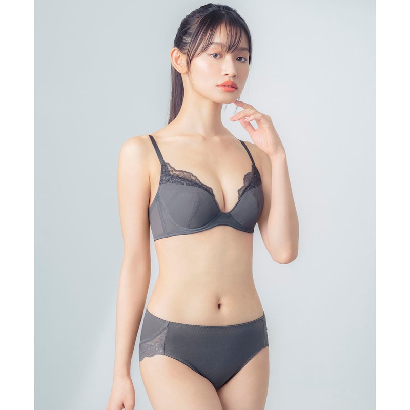 別売りのショーツとのセット着用例