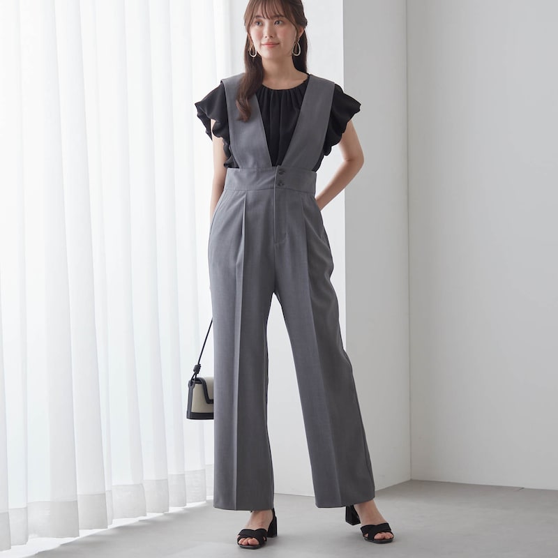 モデル身長168cm／M　※写真は撮影用のため股下+6cmになります。