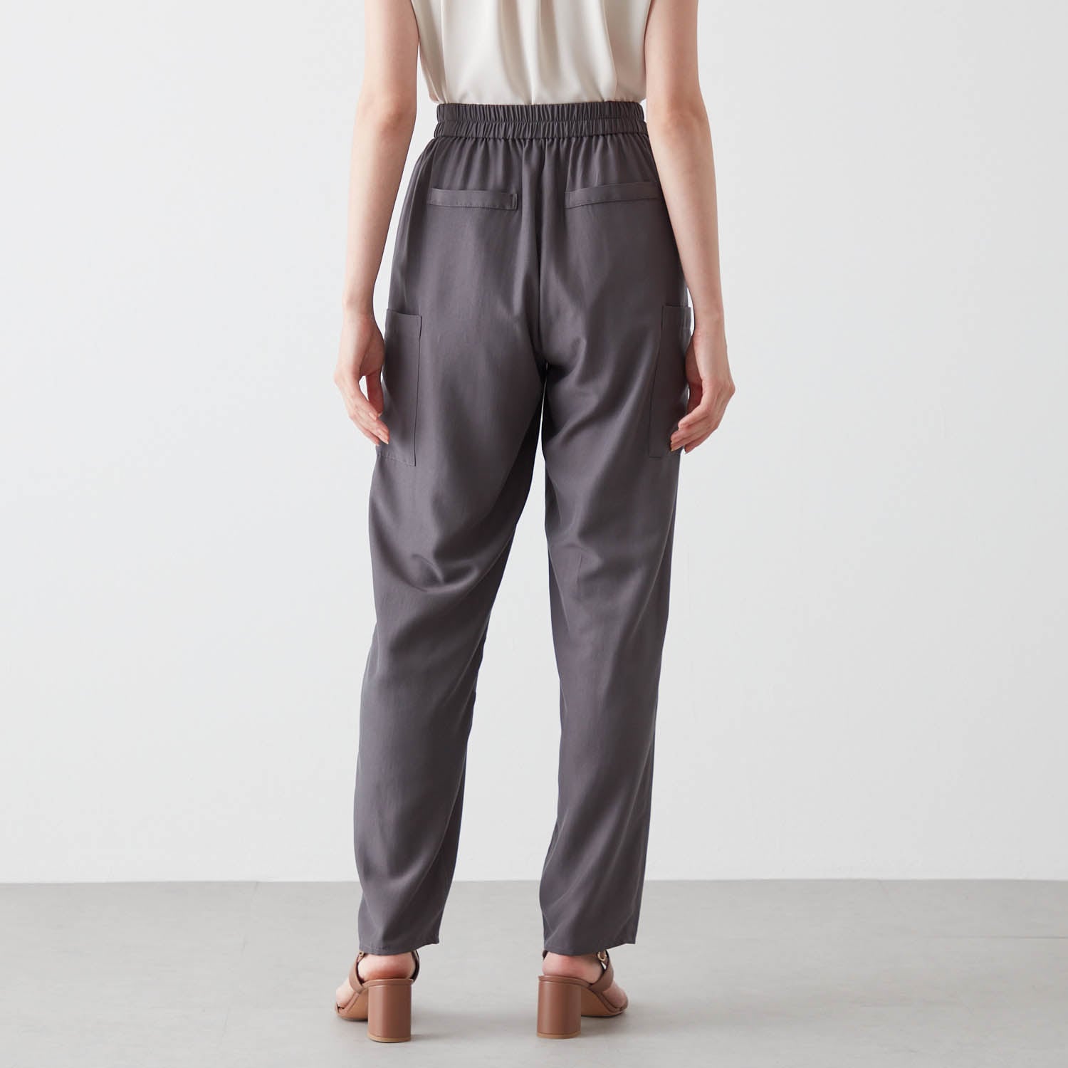 値下げ【新品タグ付き】OHGA スムースフィットパンツ Sサイズ CATEGORY PANTS | OHGA