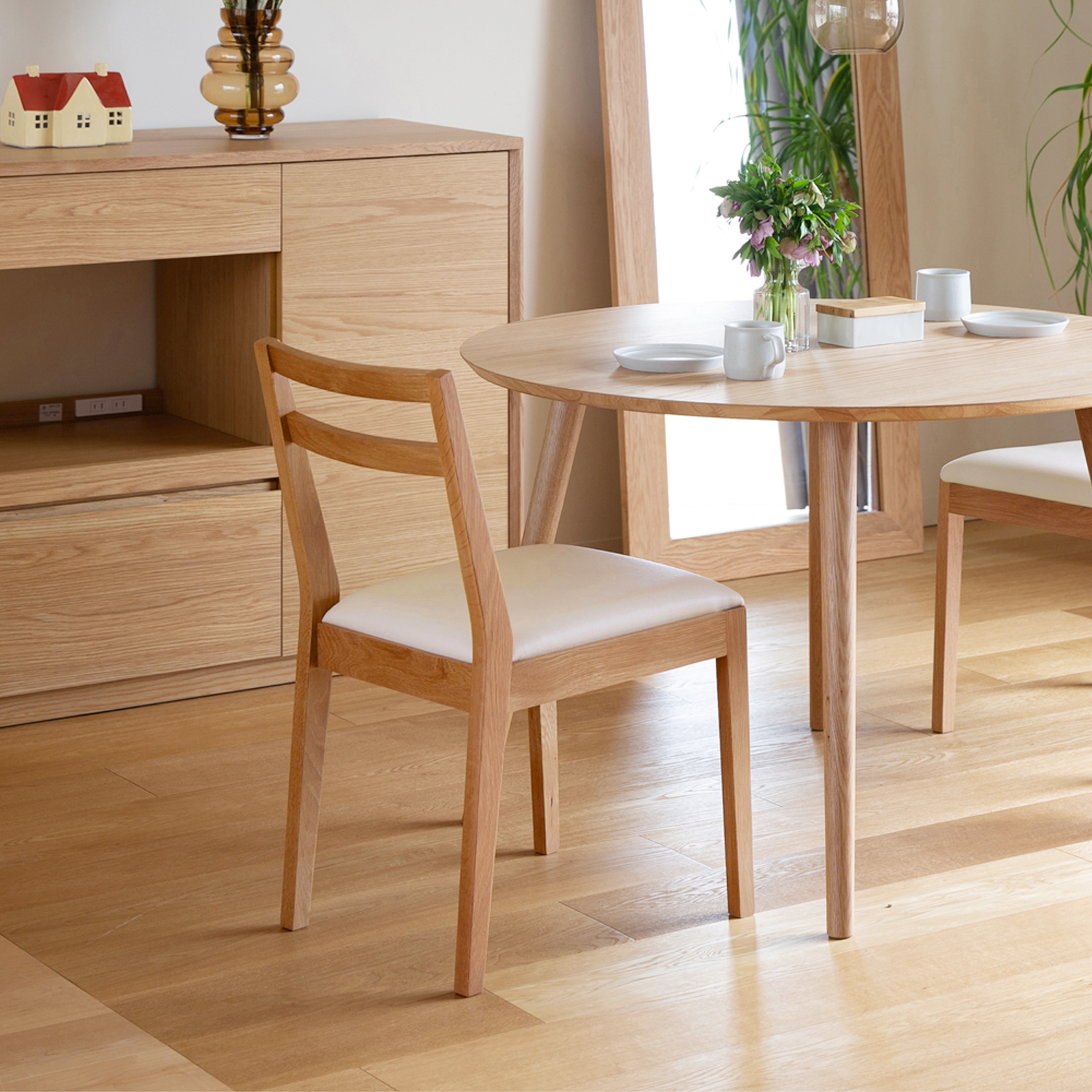 オーク材のダイニングチェア【PLAIN】(高野木工/TAKANO MOKKOU)