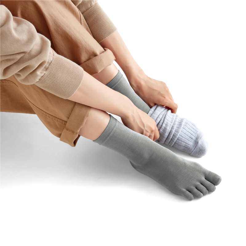 薄手で重ねばきしやすい