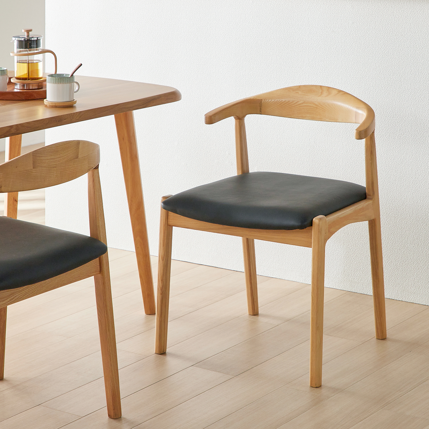 【ベルメゾン】天然木のハーフアームチェア2脚セット