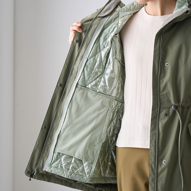 雨や風を防ぐアウタージャケットと、中わたで保温機能のあるインナーがファスナーで合体