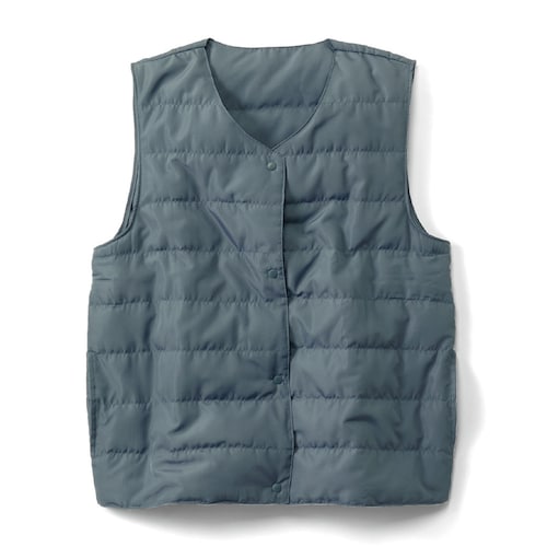 ふわっと軽いダウンベスト