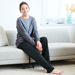 モデル身長160cm／Ｍ　※写真は撮影用のため股下+4cmになります。