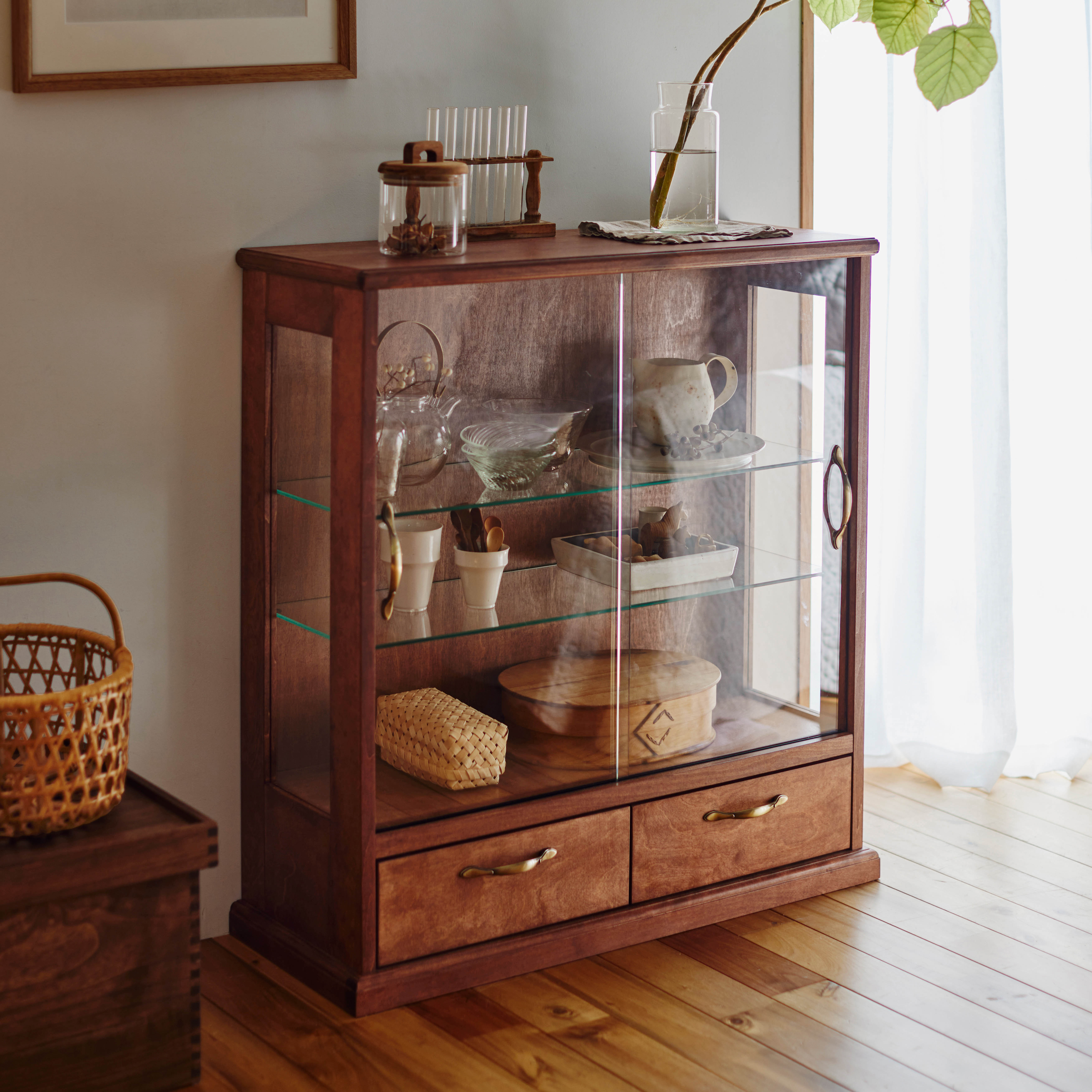 【ベルメゾン】アンティーク調コレクションキャビネット