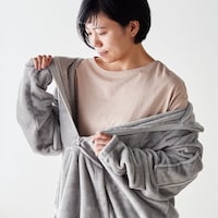 ハーフジップタイプですが脱ぐときは下からストンと脱ぐことができます