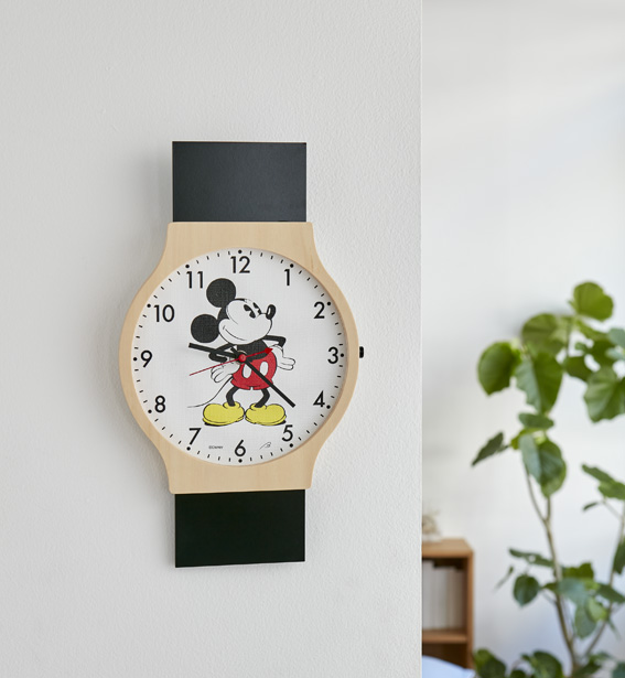 腕時計のようなデザインの掛け時計「ミッキーマウス」(ディズニー/Disney) 腕時計のようなデザインの掛け時計「ミッキーマウス」(ディズニー/Disney)