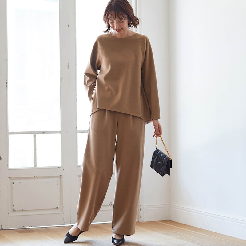 モデル身長169cm／M ※写真は撮影用のため股下+6cmになります。