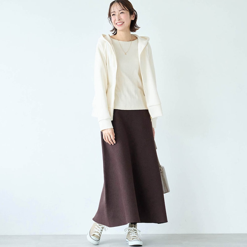 モデル身長169cm／M ※写真は撮影用のため総丈+8cmになります。