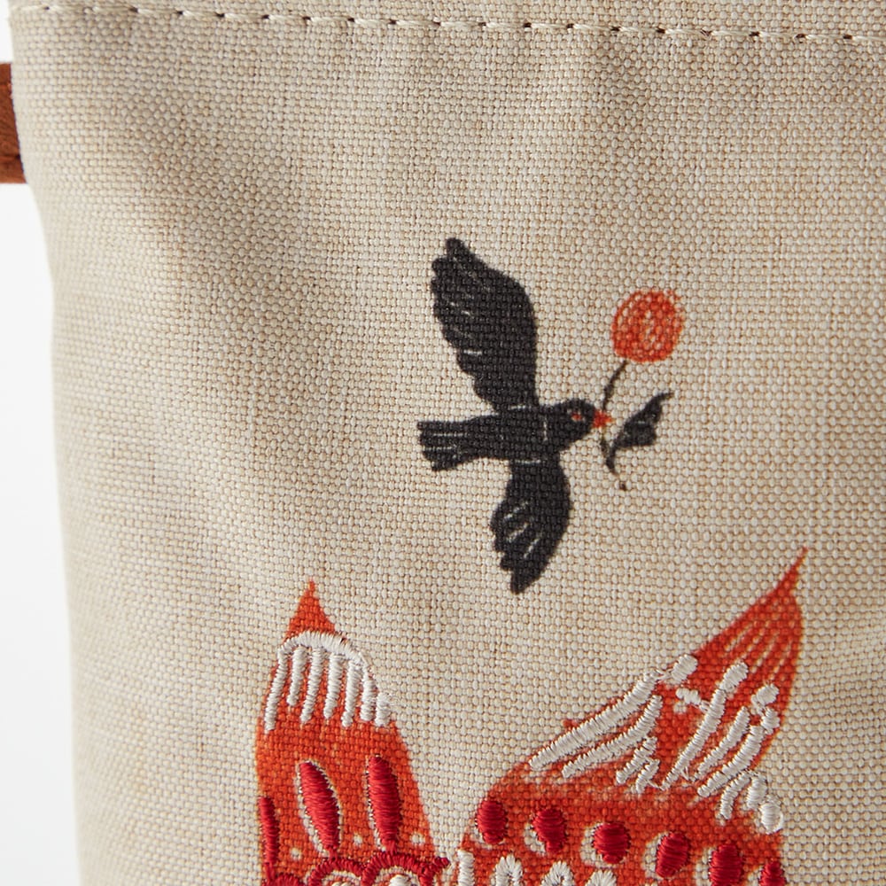 杉本さなえさんの素敵なイラストをプリントと刺繍で表現