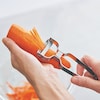 【ベルメゾン】燕三条で作る千切りが簡単にできるステンレスピーラー