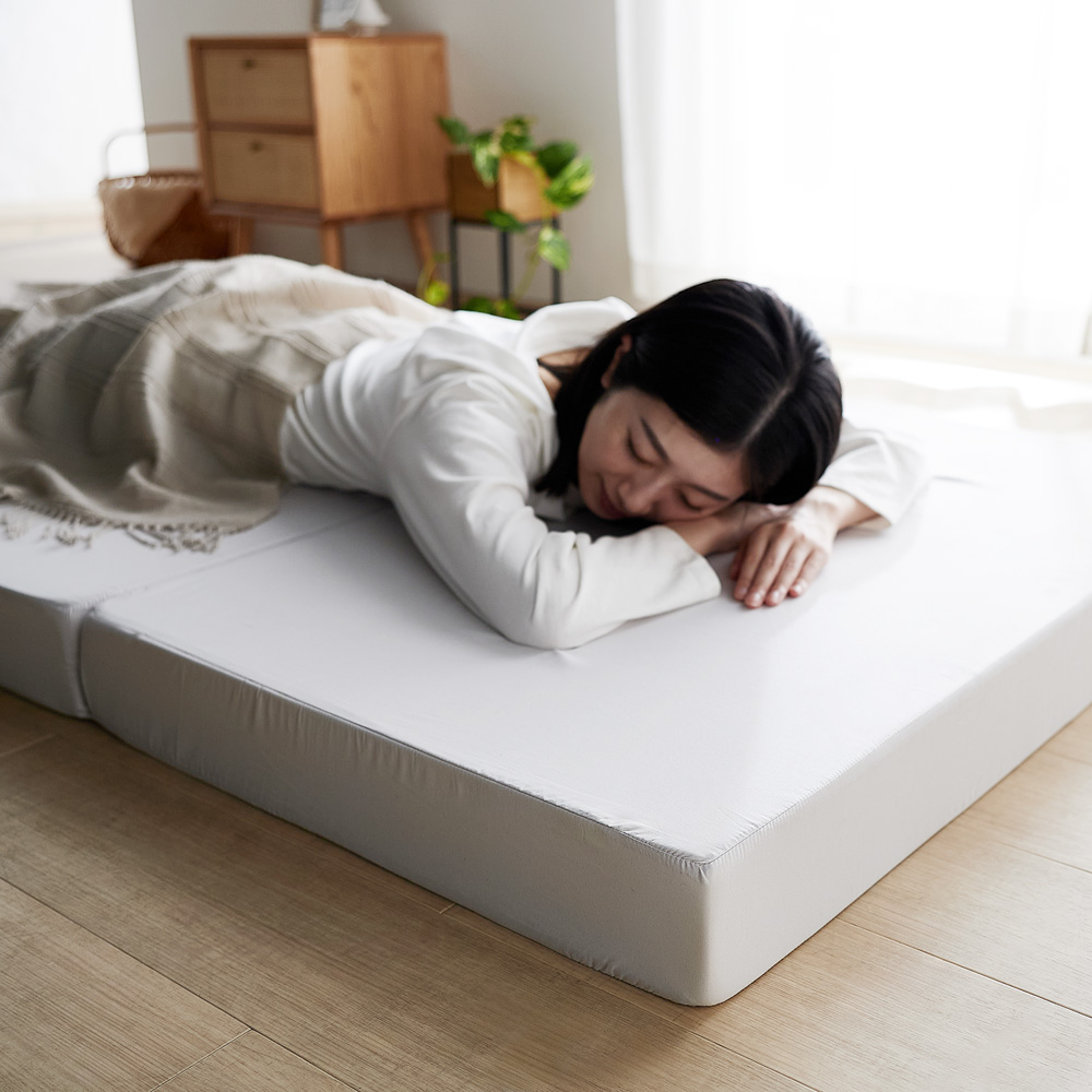 【ベルメゾン】へたりにくい高反発ウレタンを使った折りたたみマットレス