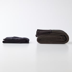 【左：80デニールタイツ／右：当商品】しっかりあたたかいのに、素肌感も◎