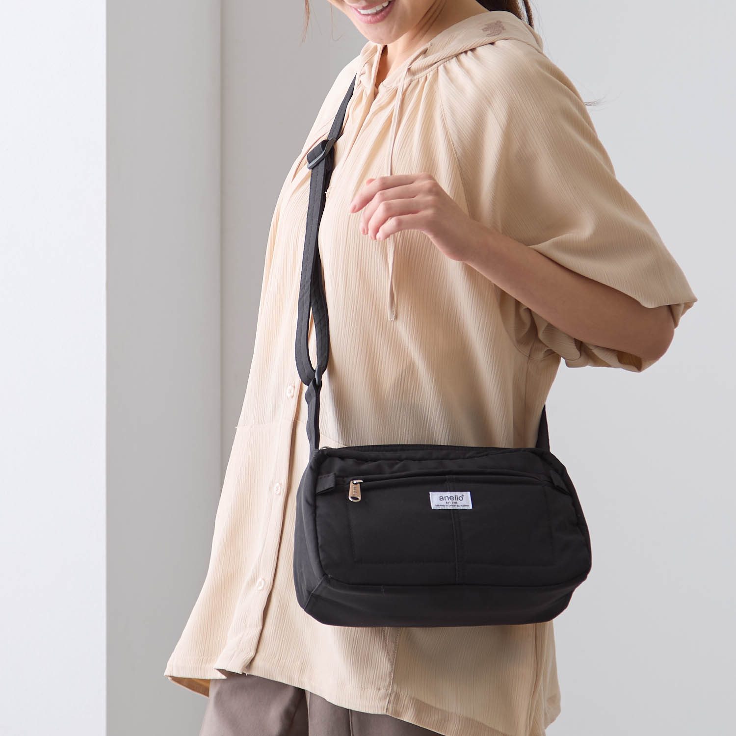 【アネロ/anello】公園遊びに便利な洗えるミニショルダーバッグ