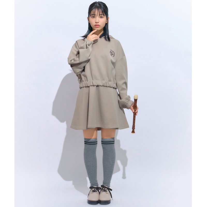 グレージュ／モデル身長158cm・サイズJ-M