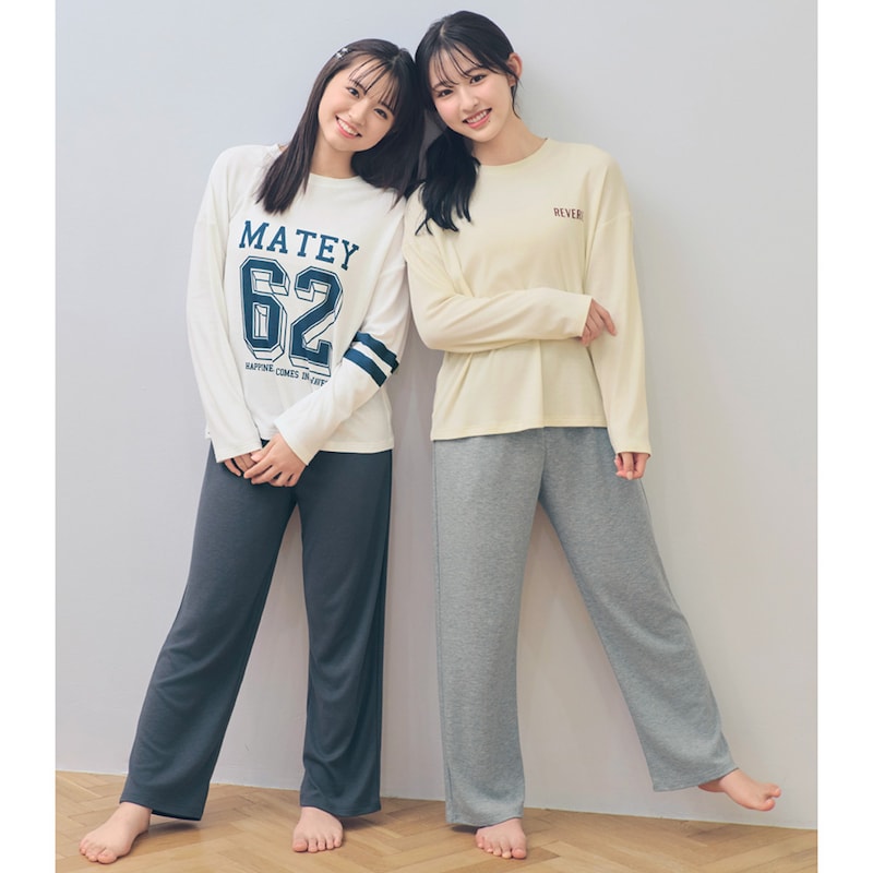 左)オフホワイト+ペールブルー／160cm・160、右)エクリュ+チャコール／160cm・160