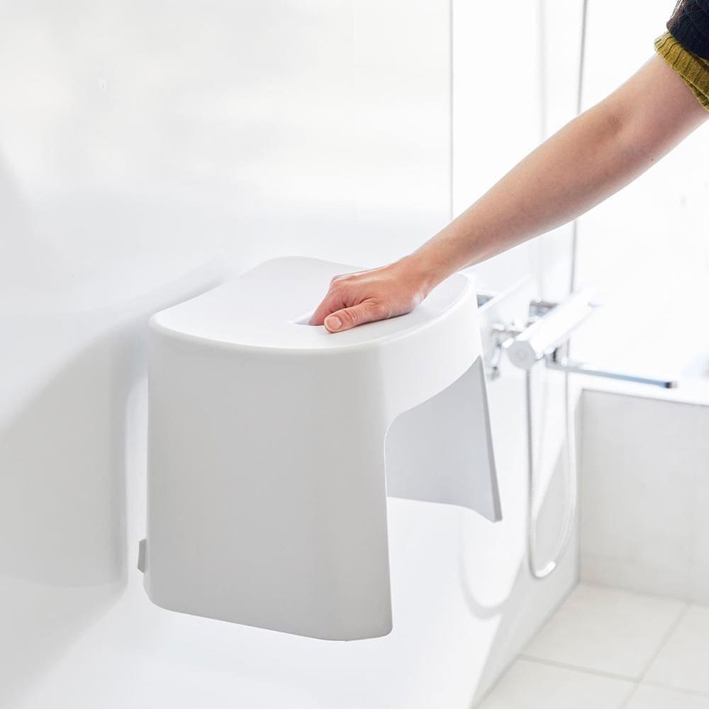 ご使用後、サッと壁に取り付けて浮かせられる