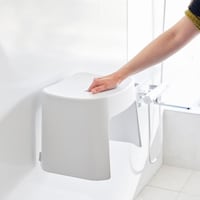 ご使用後、サッと壁に取り付けて浮かせられる