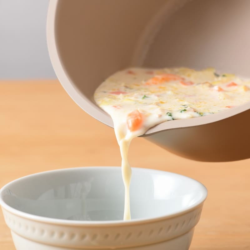 炒め物はもちろん、左右に注ぎ口があるので汁物もOK