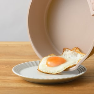 フライパンはお料理によって使い分けできる26cmと20cmの2サイズ