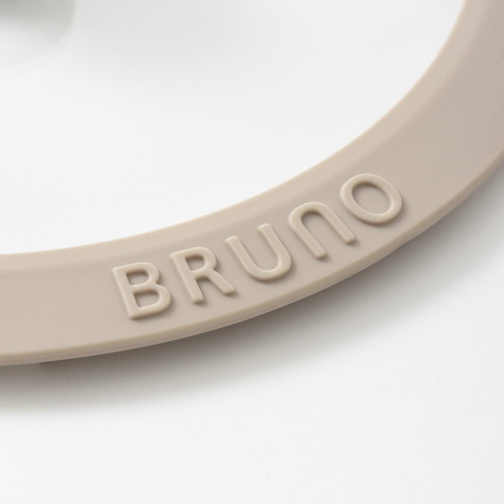 蓋の淵のBRUNOのロゴがワンポイント