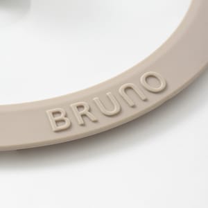 蓋の淵のBRUNOのロゴがワンポイント
