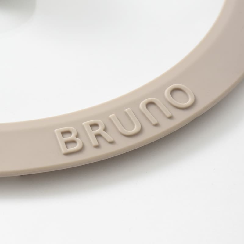 蓋の淵のBRUNOのロゴがワンポイント