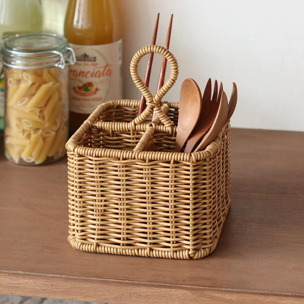 【ユティル/UTILE】天然素材のようなラタン調 持ち手付きカトラリー・調味料スタンド 【水に強い樹脂製】